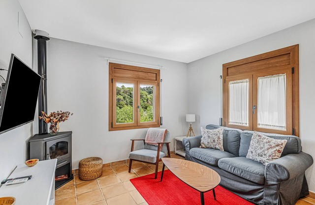 Apartment 'Cal Ton' with Mountain View, Shared Garden and Air Conditioning