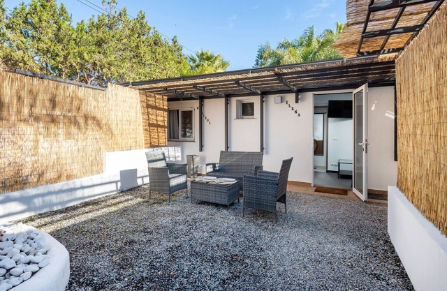 Apartment 'Casa 2' with Beach View, Wi-Fi and Air Conditioning