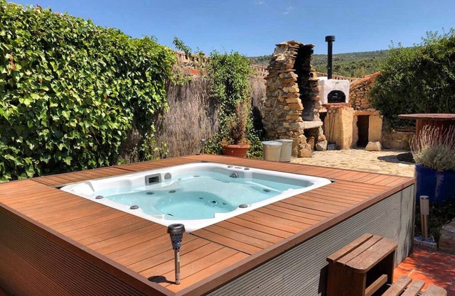 Apartment "Casa de los Sueños - Serrans" with Private Balcony, Shared Pool & Wi-Fi