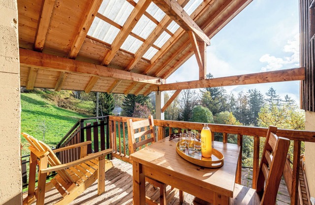 Apartment 'Chalet La Vourze' with Shared Terrace, Balcony and Wi-Fi