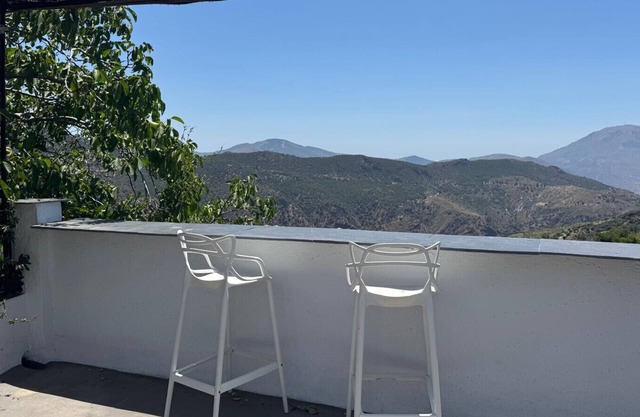 Apartment 'Chaparra Pitres Apart Ferreirola' with Mountain Views, Shared Pool and Wi-Fi