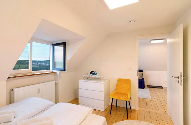 Apartment 'Charmante Dachgeschosswohnung' with Wi-Fi