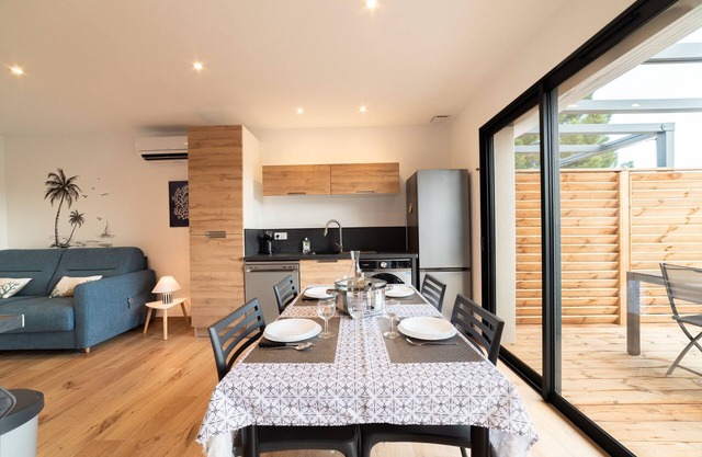 Apartment 'Côté Mer' with Mountain View, Wi-Fi and Air Conditioning