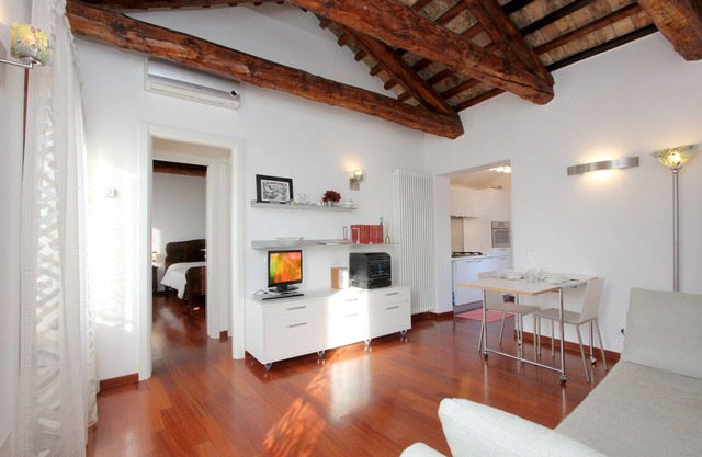 Apartment Crystal (200m from Rialto´s Bridge)