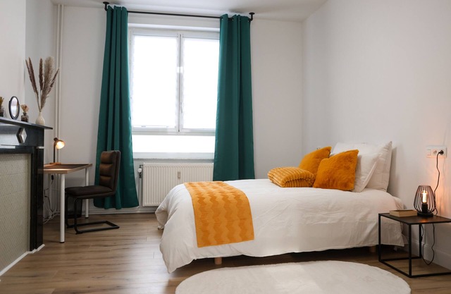 Apartment-Deluxe-Ensuite with Shower-City view