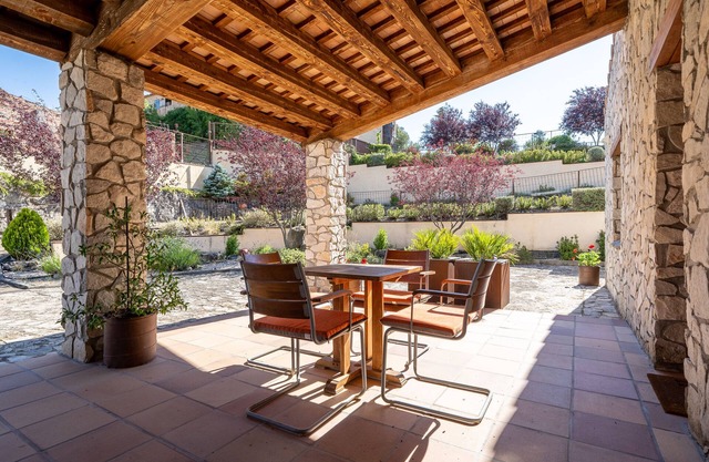 Apartment 'El Clos 5' with Shared Terrace, Shared Garden and Wi-Fi