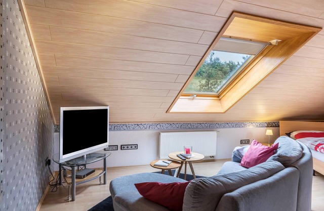 Apartment 'Elkes Ferienappartment' with Shared Garden, Balcony and Wi-Fi