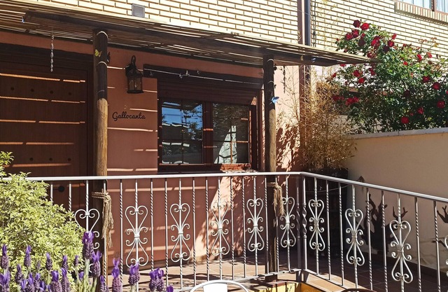 Apartment 'El Guardaviñas Gallocanta' with Mountain View, Shared Terrace and Wi-Fi