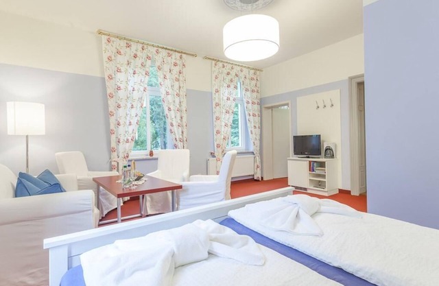 Apartment-Ensuite with Shower-Burg Gnandstein