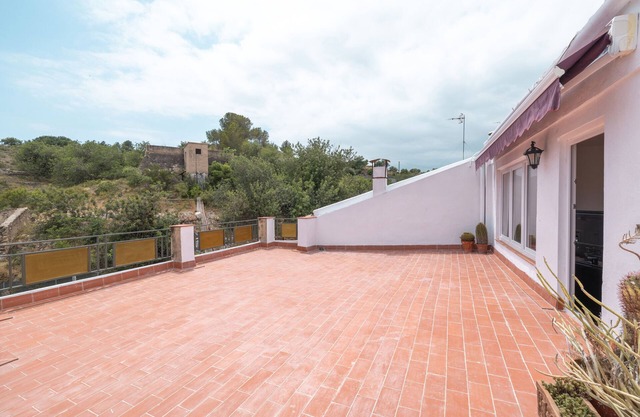 Apartment 'Familiar En Aldover' with Mountain View, Wi-Fi and Air Conditioning