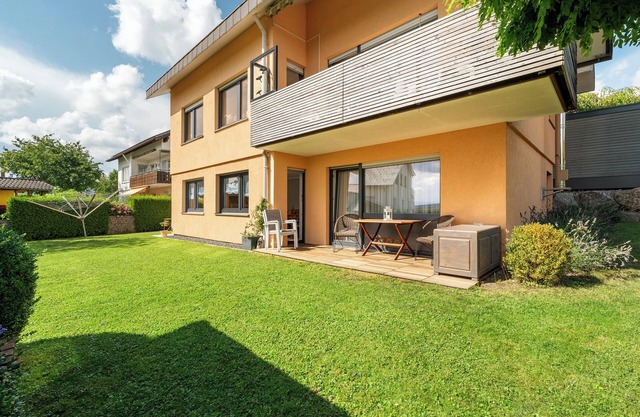 Apartment 'Ferienwohnung Carolin' with Private Terrace, Shared Garden and Wi-Fi