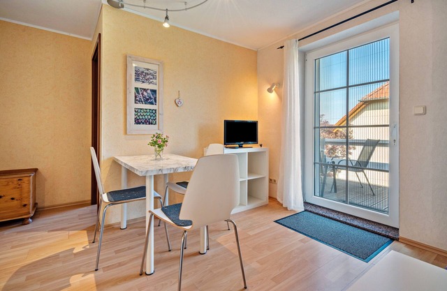 Apartment 'Ferienwohnung 1 Schulze' with Shared Garden, Balcony and Wi-Fi