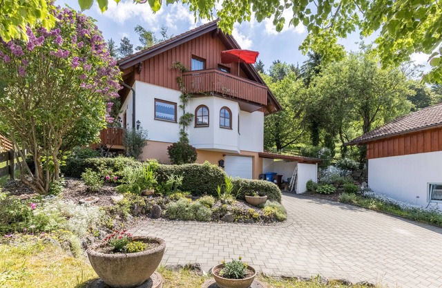 Apartment "Ferienwohnung Haus Am Wald" with Mountain View, Private Balcony & Wi-Fi