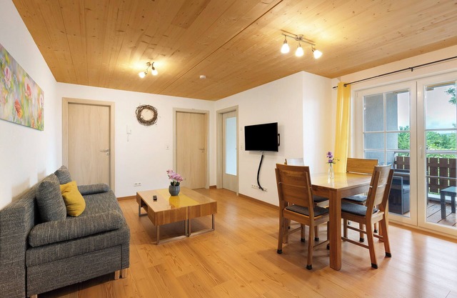 Apartment 'Ferienwohnung Mauchach' with Shared Garden, Balcony and Wi-Fi