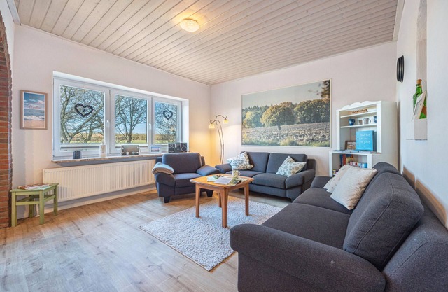 Apartment 'Ferienwohnung 2' with Shared Garden and Wi-Fi