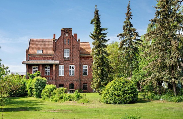 Apartment 'Ferienwohnung Ludwigslust Havelland' with Private Garden and Balcony