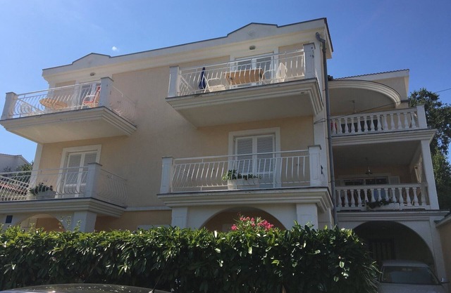 Apartment for 2-3 people with great sea views and close to the beach
