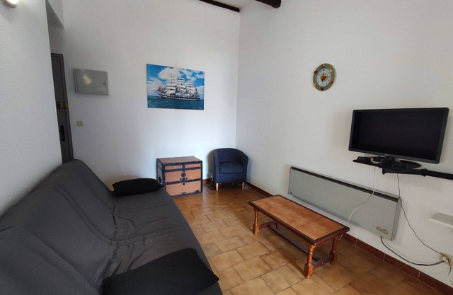 Apartment for 5 with Pool, Tennis, Parking - 500m from Beach