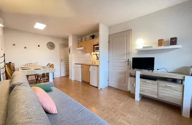 Apartment for 6 with pool at the foot of the slopes
