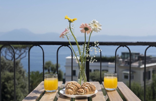 Apartment for 8: modern, spacious, kids-friendly, stunning view on the bay