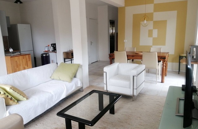 Apartment with terrace in a villa near Monaco and the sea