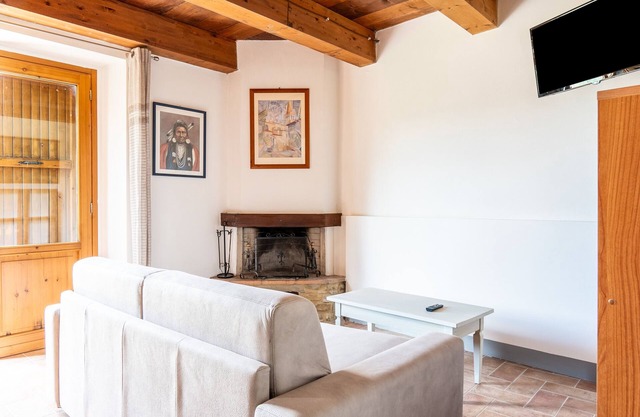 Apartment 'Frantoio' with Shared Pool, Shared Garden and Wi-Fi