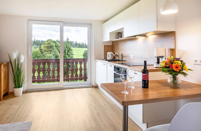 Apartment 'Gästehaus Steiert Fewo Kuhbergblick' with Mountain View, Shared Garden and Wi-Fi