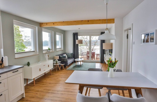 Apartment 'Groß 55qm' with Lake View, Private Terrace and Wi-Fi