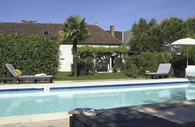 Apartment 'Gîte Pierre De Ronsard' with Shared Pool, Private Terrace and Wi-Fi
