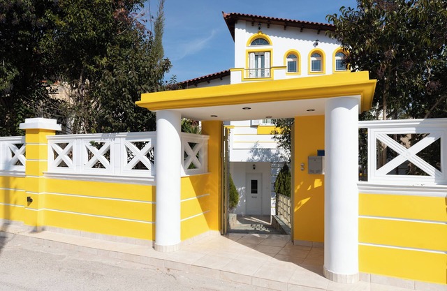 Apartment 'Golden Seaside House number 1' with Sea View, Garden & Wi-Fi