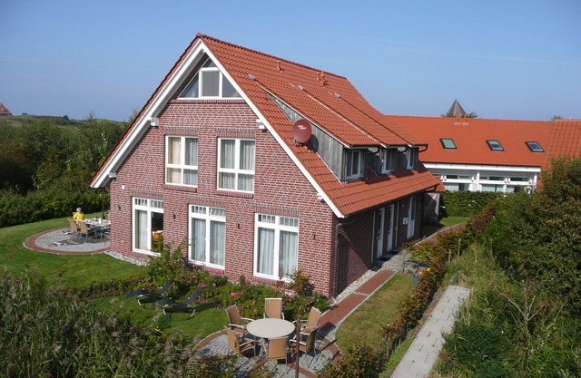 Apartment 'Haus Admiral - Fewo Südwind' with Sea View, Private Terrace and Wi-Fi