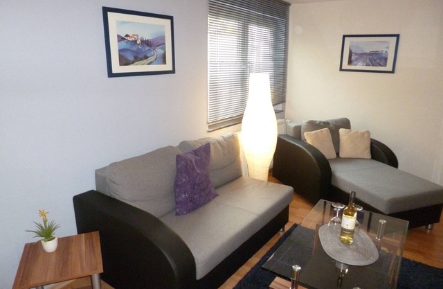 Apartment 'Haus Uni Koblenz Wohnung 2' with Shared Terrace and Wi-Fi