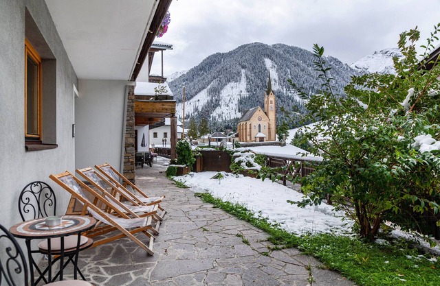 Apartment 'Hotel Sonnblick - Wohnung Klaus' with Mountain View, Shared Terrace and Wi-Fi