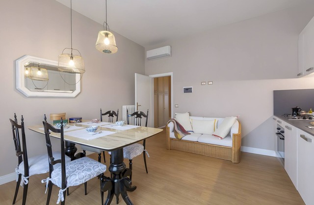 Apartment 'Il Nido Emozioni Charme E Colori' with Balcony, Wi-Fi and Air Conditioning