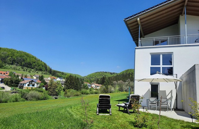 Apartment 'Im Eyachtal' with Private Terrace, Private Garden and Wi-Fi