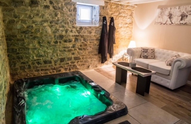 Apartment in an estate with private SPA and heated pool