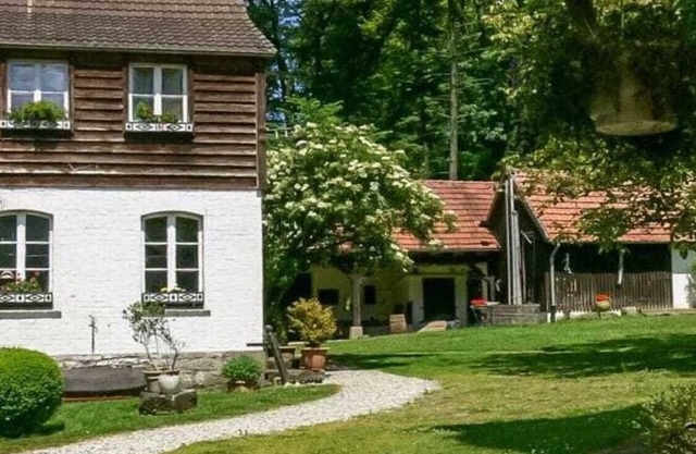 Apartment in a wooded area on Lake Faak