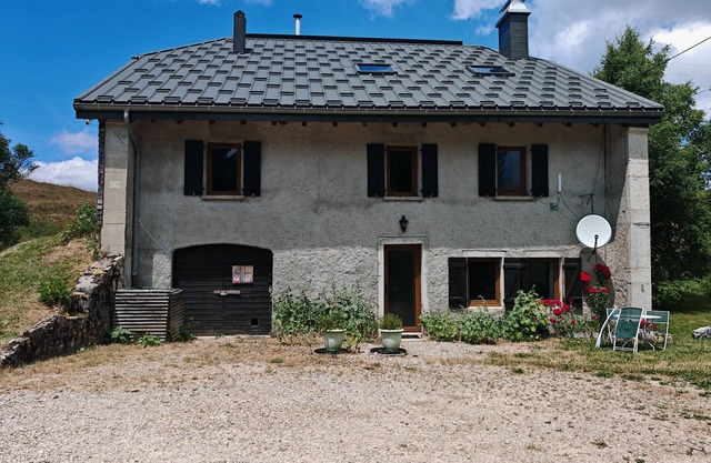 Apartment in alpine farmhouse, close to ski slopes and hiking trails