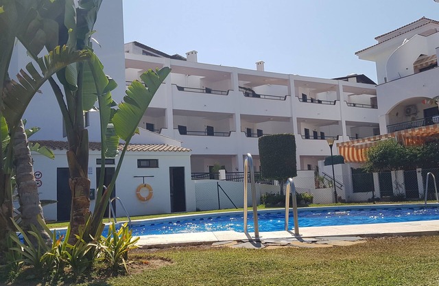 Apartment in Benalmadena Costa - Walking Distance to Beaches and Restaurants.