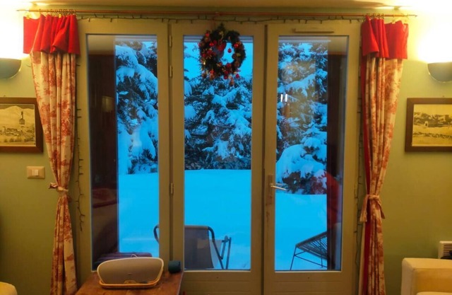 Apartment in chalet with private garden a stone's throw from the ski slopes