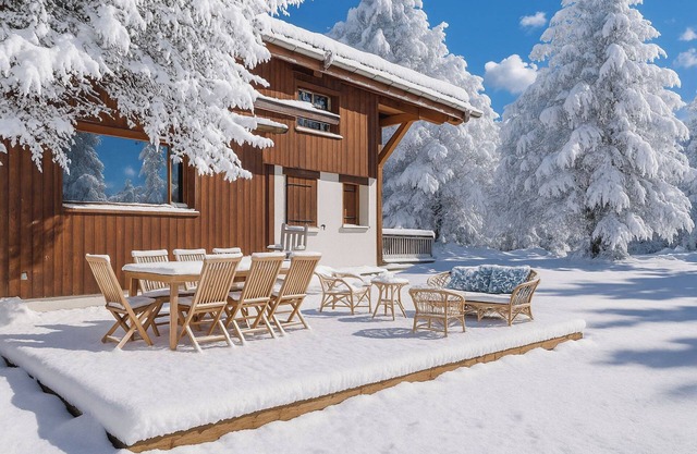 Apartment in chalet with the terrace and garden