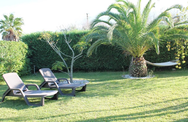 Apartment in cottage with garden 2 km from the sea