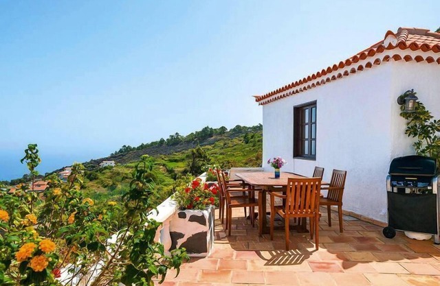 Apartment in El Tanque with bubble bath