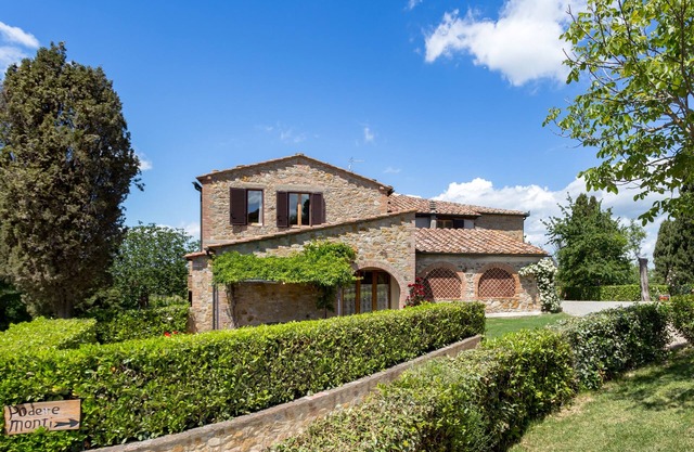 APARTMENT IN FARMHOUSE UP TO 8 GUESTS WITH PANORAMIC POOL.1 KM FROM THE VILLAGE