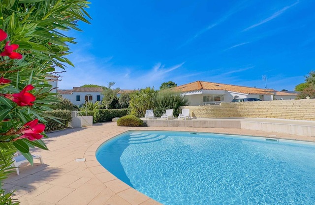 Apartment in residence with pool, and parking