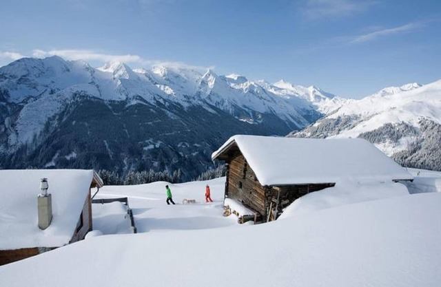 Apartment in Hainzenberg near Ski Lift