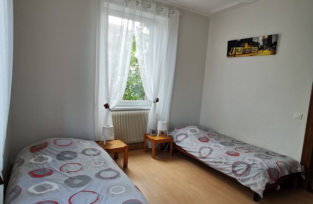 Apartment in house, from 2 to 4 people, 2 bedrooms, garden.