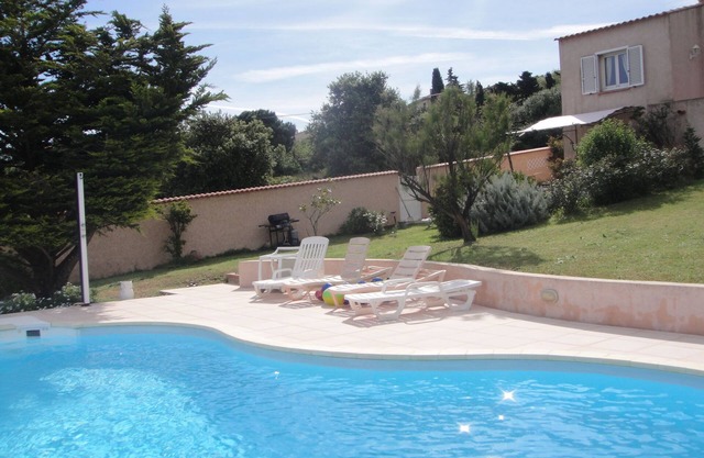 Apartment in independent villa with shared pool