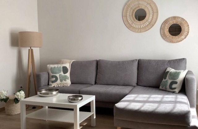 Apartment in Malvarrosa beach: Ones de mar