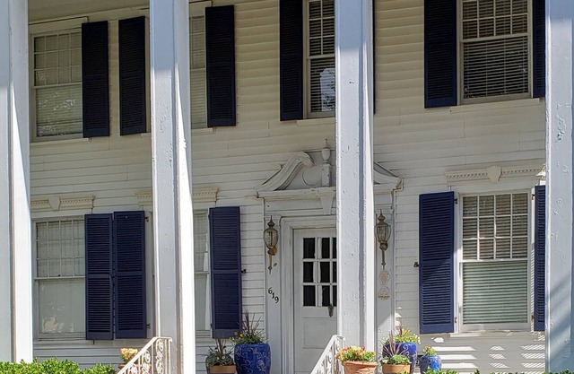 Apartment in National Register Home; pet friendly